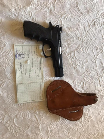 Se vende cz 9mm por fallecimiento esta en perfecto estado y muy bien cuidada esta en albacete 200e + portes 01