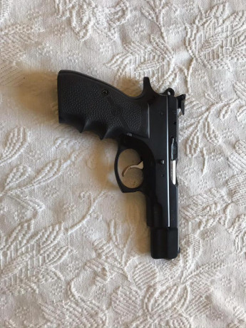 Se vende cz 9mm por fallecimiento esta en perfecto estado y muy bien cuidada esta en albacete 200e + portes 00