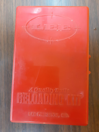 Vendo Kit de recarga manual Lee para calibre 380 auto (9 corto), 20 euros + envio.
Saludos 00