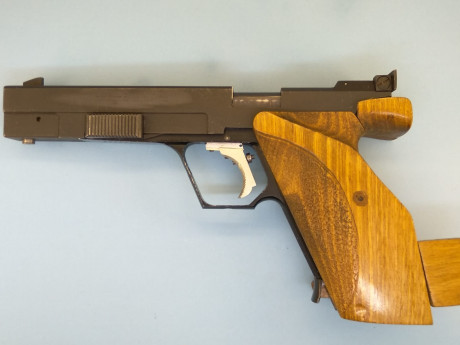 Hola,he abierto este hilo para que todos aquellos que tengais armas Españolas,podais lucirlas aqui con 21