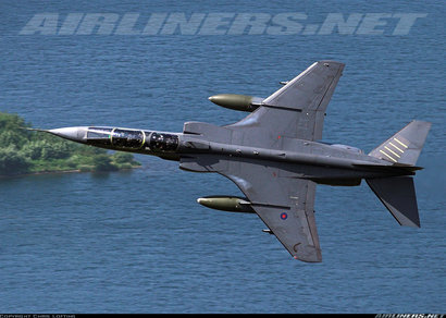 Siempre me encanto la linea de este caza de ataque Anglo-Frances. Hasta la llegada del Tornado que lo 112