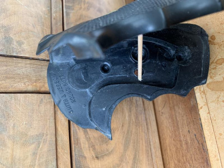 Se vende la cacha mencionada para armazones J y culata round butt, está en buen estado y se encuentra 02