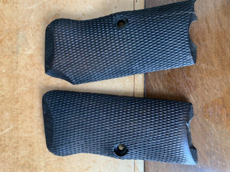 Se venden estas cachas de madera para Astra 300 (el purito), están en muy buen estado aparente pero la 00