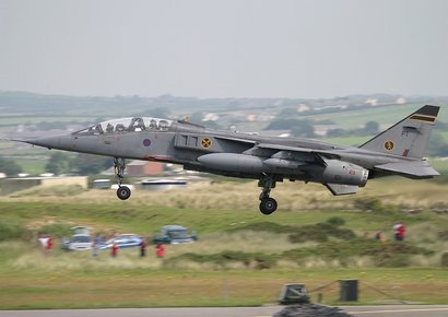 Siempre me encanto la linea de este caza de ataque Anglo-Frances. Hasta la llegada del Tornado que lo 111