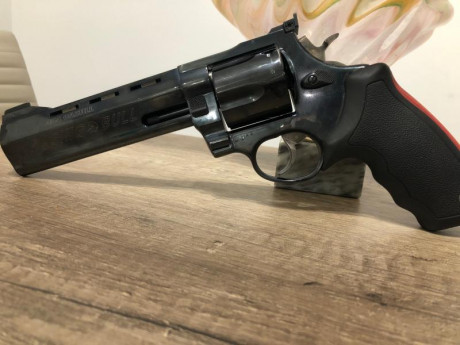 VENDO REVOLVER TAURUS CASULL CALIBRE 454 CASULL,A DISPARADO 5 TIROS,ES UNA JOYA Y ESPECTACULAR DISPARAR 00