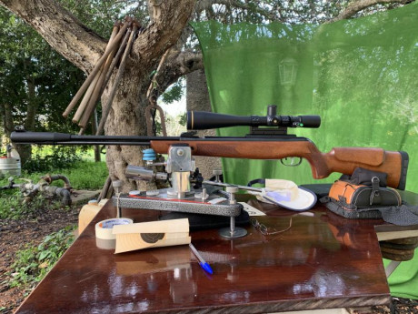 Bueno, para animar el foro un poco, propongo colgar fotos de dianas y arma usada para ello, pudiendo ser 121