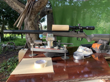Bueno, para animar el foro un poco, propongo colgar fotos de dianas y arma usada para ello, pudiendo ser 120
