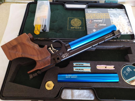 de 4 anos. La pistola a comprado de Ibergrips .Esta en Granada.He tirado solo 3 competiciones . Me falta 01