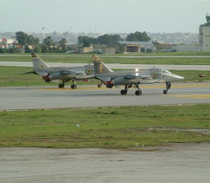 Siempre me encanto la linea de este caza de ataque Anglo-Frances. Hasta la llegada del Tornado que lo 110