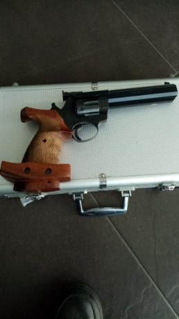 vendido Alfa-Proj de 6" con dos juegos de cachas talla M y tres contrapesos para el cañón, también 02