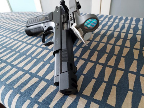 A la venta tanfoglio ultra ipsc.
De serie este modelo viene con cañón híbrido de 4 bocas. Compensador 02