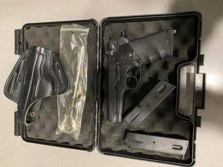 Hola
Vendo Smith & Wesson modelo 59. Calibre 9 PB
En muy buen estado. Guiada en F.
Dos cargadores, 00