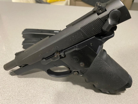 Hola
Vendo Smith & Wesson modelo 59. Calibre 9 PB
En muy buen estado. Guiada en F.
Dos cargadores, 11