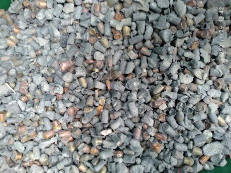 Tengo plomo procedente de un espaldon de campo de tiro.
Precio a 2 € kilo sólo en mano,está en Collado 00