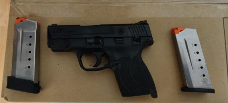   Buenas tardes:
Pongo a la venta una pistola Smith & Wesson MP45 Shield M2.0, calibre .45 ACP guiada 01