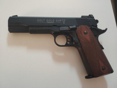 Pongo en venta la Colt Gold Cup en calibre .22LR, el arma está en perfecto estado estético y de funcionamiento. 02