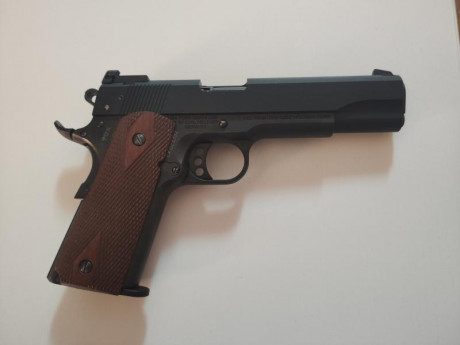 Pongo en venta la Colt Gold Cup en calibre .22LR, el arma está en perfecto estado estético y de funcionamiento. 01