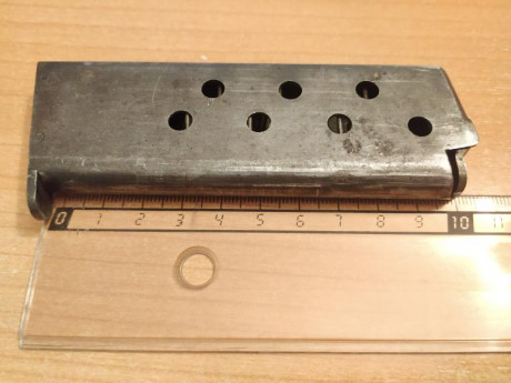  A (2).jpg Se vende 3 cargadores como este. Creo que son de Astra 400, pero corregidme si no es así. 45€ 01