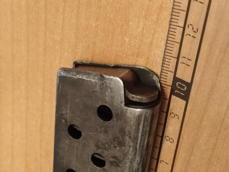  A (2).jpg Se vende 3 cargadores como este. Creo que son de Astra 400, pero corregidme si no es así. 45€ 00