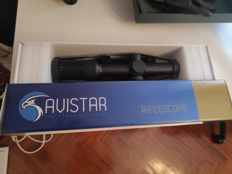 Visor prácticamente a estreno como se puede ver en las fotos, solo unas pequeñas marcas en las tapas del 02