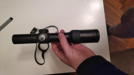 Visor prácticamente a estreno como se puede ver en las fotos, solo unas pequeñas marcas en las tapas del 01