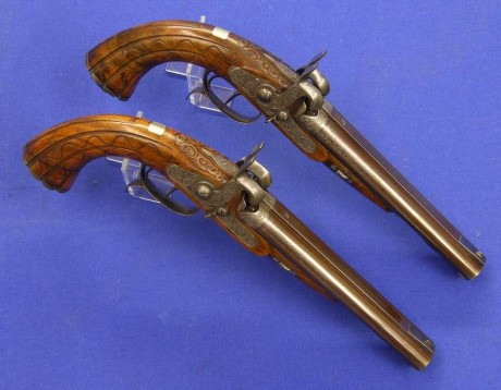 Voy a colocar unas fotos de un arma larga alemana de llave de mecha del siglo XVI. 142