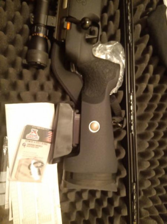 Hola a todos,
Pongo a la venta este rifle Sig Sauer SSG3000 Target con culata de madera laminada con carrillera 02