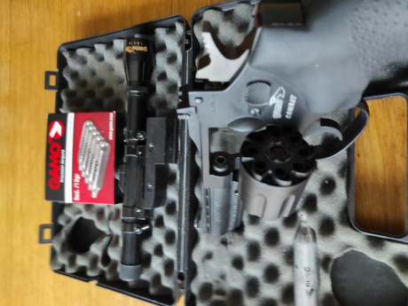 Vendo revolver GAMO R-77 COMBAT.  Se encuentra en buenas condiciones, hay que cambiar la junta de la bombona 00