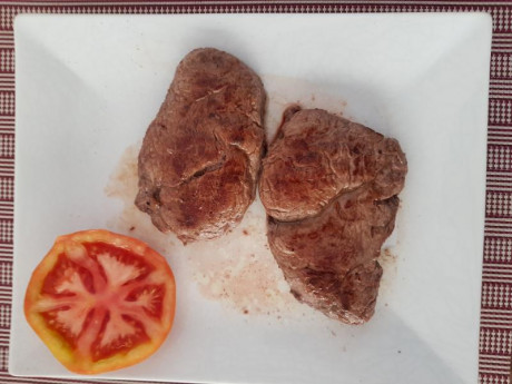 Hoy para comer acelgas hervidas y chuletón de vaca gallega vieja con seis semanas de maduración en cámara 70