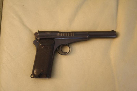 Pongo en venta Pistola Campogiro 1913-16, calibre 9 largo.

La pistola esta guiada en f y funciona perfectamente,tiene 20