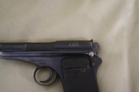 Pongo en venta Pistola Campogiro 1913-16, calibre 9 largo.

La pistola esta guiada en f y funciona perfectamente,tiene 30