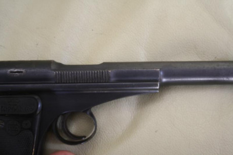 Pongo en venta Pistola Campogiro 1913-16, calibre 9 largo.

La pistola esta guiada en f y funciona perfectamente,tiene 41