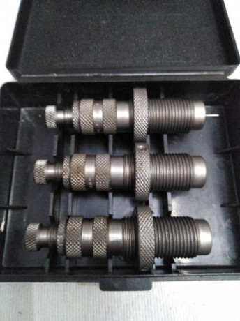 Hola.
Estos son los Artículos en venta:
 -Juego de Dies de Recarga del calibre .32 S&W Long. Marca 00