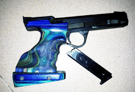 Buenas...

Un amigo vende una Baikal IZH 35 del calibre .22 y me ha pedido que le ponga el anuncio.

Para 00