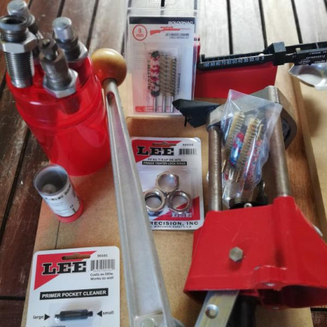 VENDO MAQUINA DE RECARGAS CON ALGUNOS UTILES Lee Precision 90064
BASCULA PRECISION LEE Lee Precision 90681 10