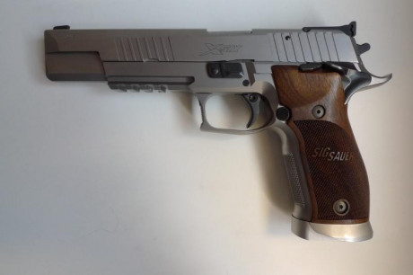 En venta  Sig Sauer Xseries  P226 Xsix.

Modelo de la nueva serie, es del año 2014, cañón de 6 pulgadas.

Ajustable 01