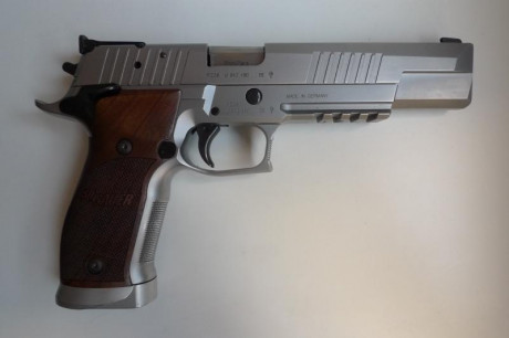 En venta  Sig Sauer Xseries  P226 Xsix.

Modelo de la nueva serie, es del año 2014, cañón de 6 pulgadas.

Ajustable 00