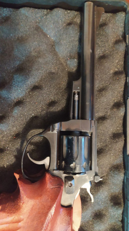 Buenas noches
Un compañero del club me ha pedido que le ponga a la venta un revolver Astra Cadix de 6" 02