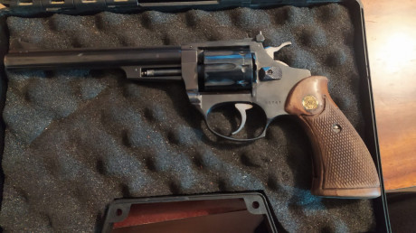 Buenas noches
Un compañero del club me ha pedido que le ponga a la venta un revolver Astra Cadix de 6" 00