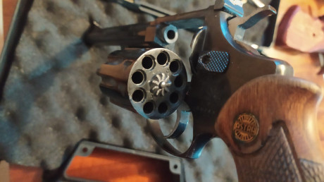 Buenas noches
Un compañero del club me ha pedido que le ponga a la venta un revolver Astra Cadix de 6" 12