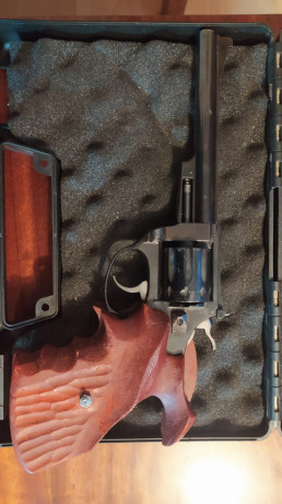 Buenas noches
Un compañero del club me ha pedido que le ponga a la venta un revolver Astra Cadix de 6" 10