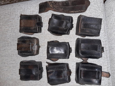 Lote de parches e insignias militares españolas,gorros y gorras (la gorra de plato Blanca es de la Policía 21