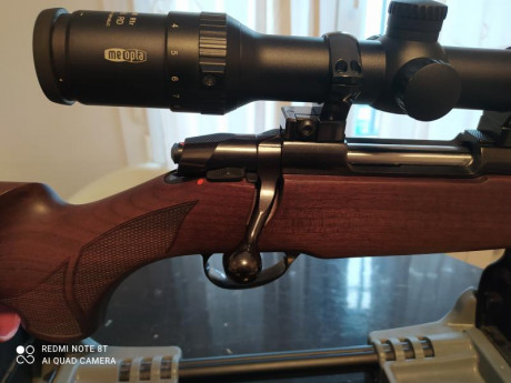 Se vende sako 75 calibre 243w. El rifle lleva pelo francés, monturas sako optiloc y visor Meopta r1 3x12x56 42