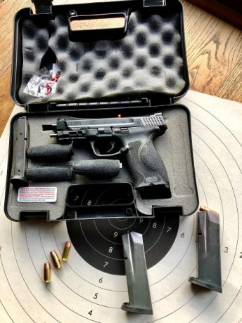 Vendo pistola S&W MP 2 en calibre 45 ACP, se incluyen 3 cargadores para 10 cartuchos y la maleta original 01