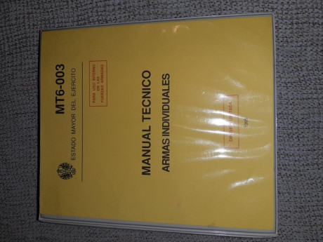 Manual del ejército sobre armas individuales. Llama 82,Cetme,Z-70..... se encuentra en Valladomid. 25€ 00