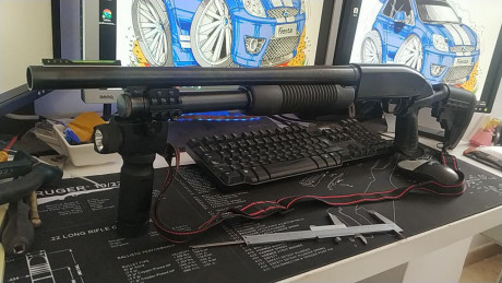 Mossberg maverick culata táctica ajustable 
Muy corta perfecta para defensa 
Muy poco uso caben  5 cartuchos 00