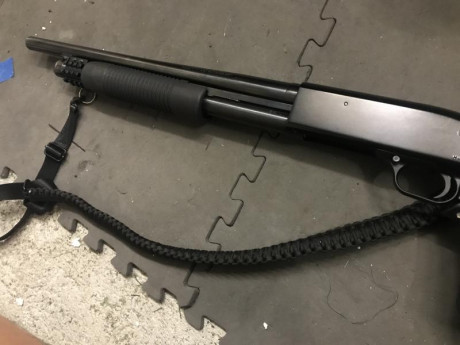 Mossberg maverick culata táctica ajustable 
Muy corta perfecta para defensa 
Muy poco uso caben  5 cartuchos 20