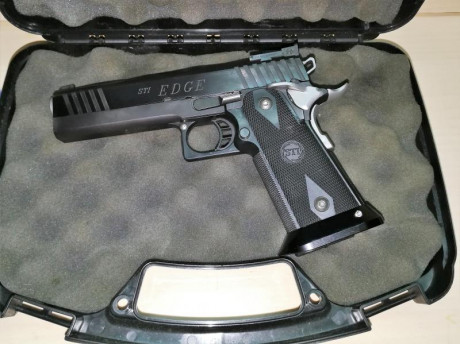Buenos dias.

Vendo esta pistola STI Edge de 9mm con su kit de conversíon a .22.
Habrá tirado unos cuatro 01
