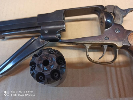 Vendo revolver Remington  New Model cal.44  de Euroarms , punto de mira en cola de milano, y con los repuestos 10