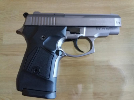 IMPECABLE ESTADO, calibre 9 mm PAK, 14 cartuchos, 1 cargador, se sirve en estuche de plastico con bocacha 01